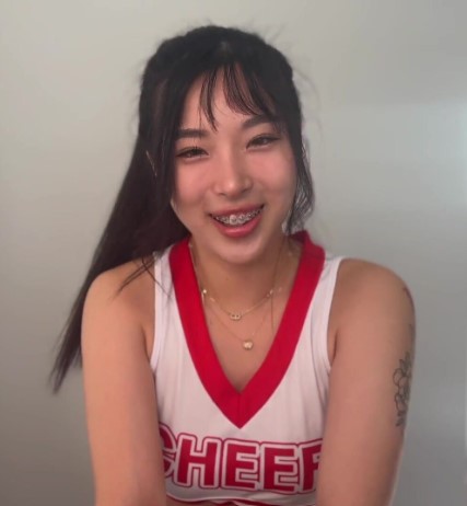 หนังโป๊เกาหลี Cheerleader’s Braces for Doing Her Homework – Elle Lee